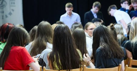 Dzieci zasłabły na apelu. Ewakuowano szkołę