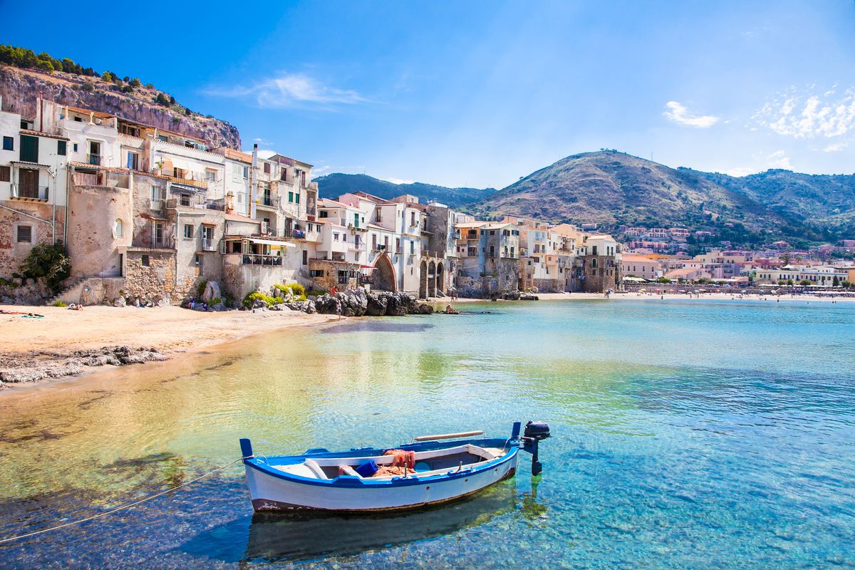 Cefalu to jedna z najbardziej malowniczych miejscowości na Sycylii