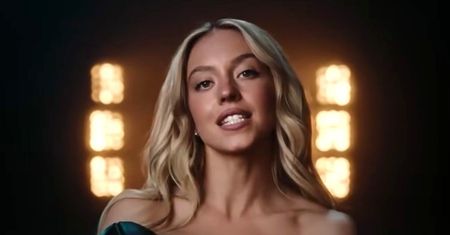 Sydney Sweeney znowu topless. Drwi z krytyków w nowej reklamie