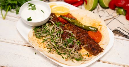 Kebab, jakiego nie zamówisz sobie z budki. 100 procent smaku i pewnej jakości
