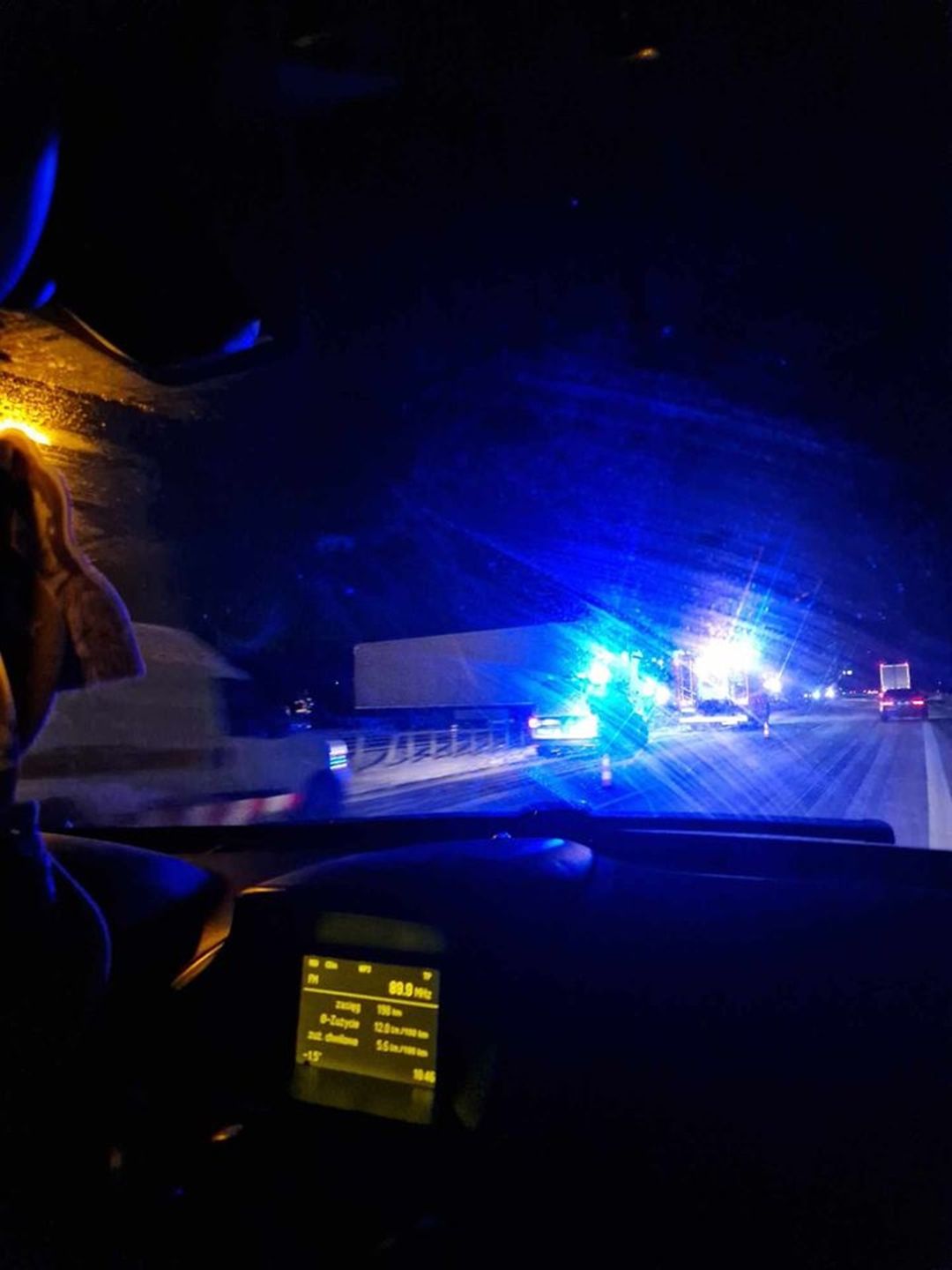 Ciężarówka wpadła w poślizg i uderzyła w bariery na obwodnicy Lublina S19