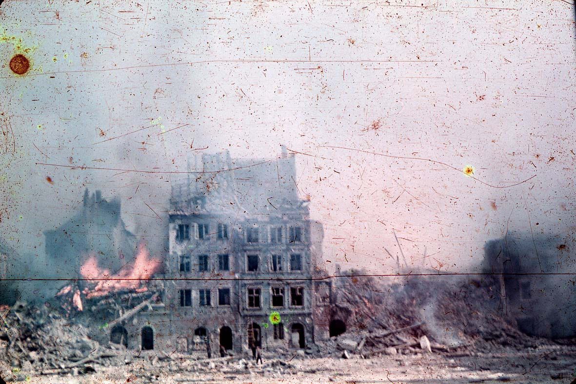 Rynek Starego Miasta w płomieniach powstańczych walk, sierpień 1944