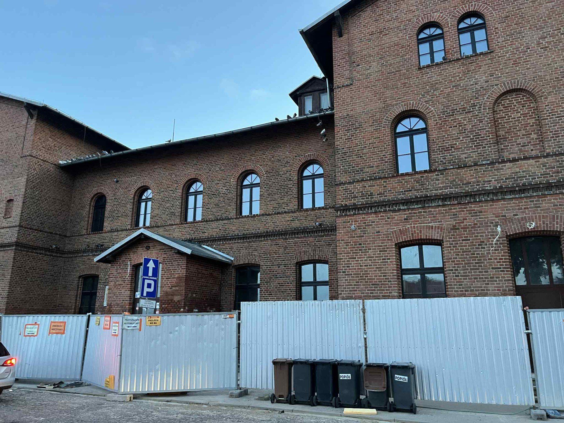 Nie mamy dobrych informacji w sprawie remontu dworca PKP Pleszew w Kowalewie