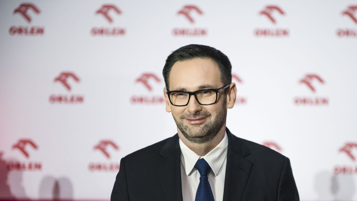 WARSAW, MAZOWIECKIE, POLAND - 2022/12/19: Daniel Obajtek, the CEO of ORLEN is seen during a press conference. Press conference on the involvement of Polish Oil Company ORLEN group (PKN Orlen) in strategic projects in the area of sports sponsorship and a summary of the sports year. (Photo by Attila Husejnow/SOPA Images/LightRocket via Getty Images)