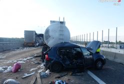 A4. Osobówka zgnieciona przez dwa tiry. Jedna osoba nie żyje