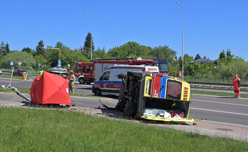 Tragiczny finał zderzenia z karetką. Policja bada przyczyny wypadku
