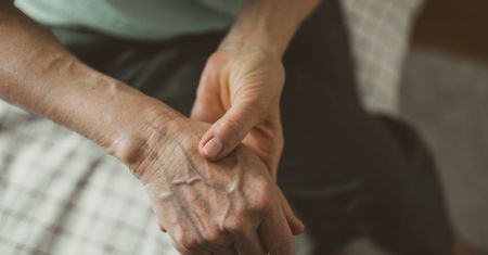 Drętwieją ci ręce? Problem może leżeć w psychice