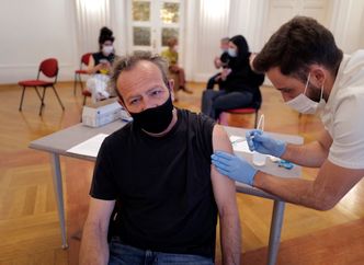 Firmy chcą szczepić. Dadzą nawet dzień wolnego