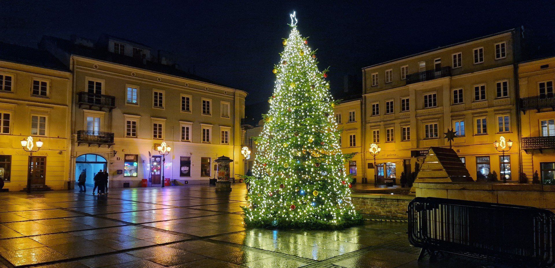 Świąteczna choinka rozświetli Rynek Trybunalski w Piotrkowie