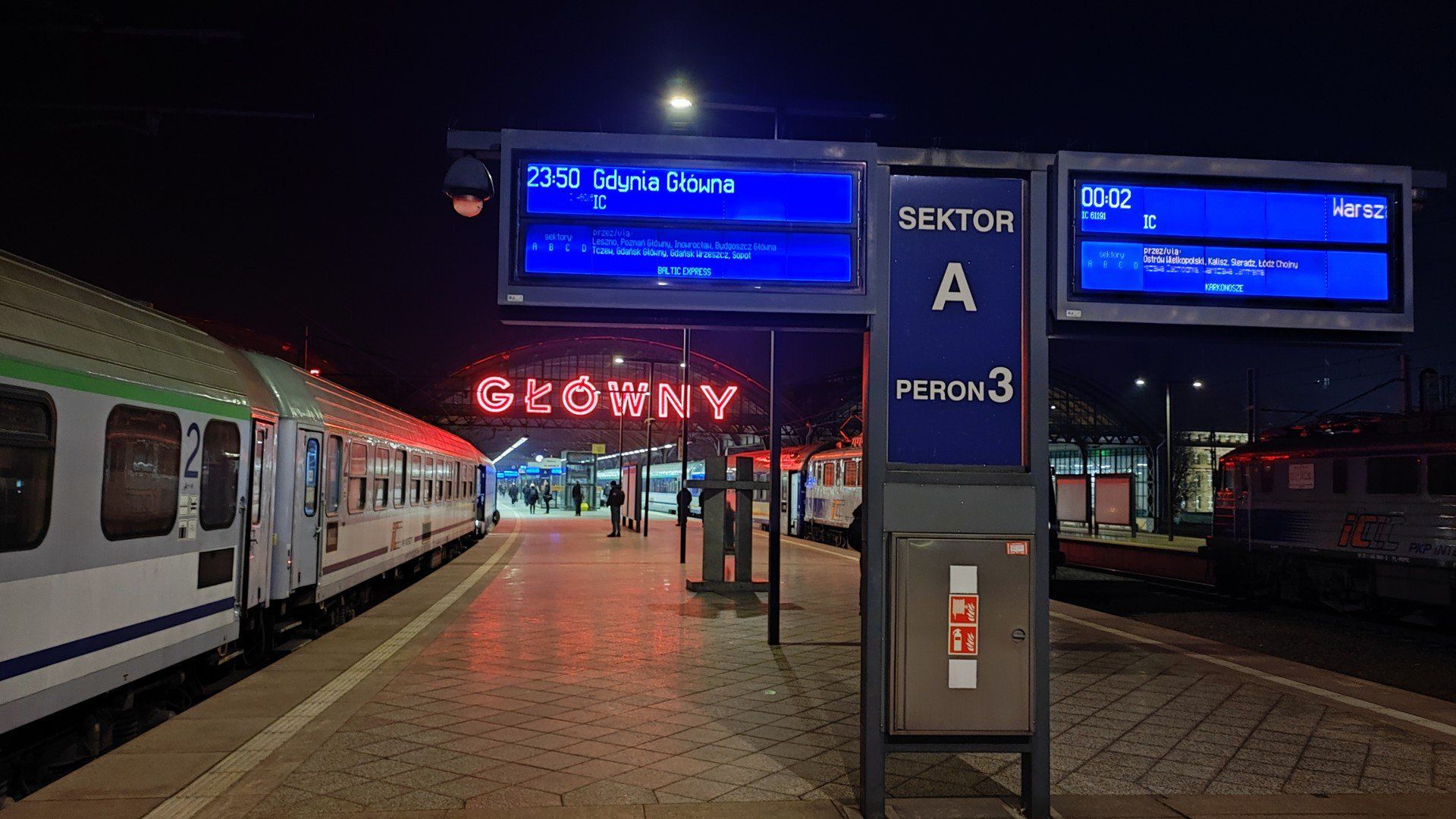 Nocne pociągi mają swoich zwolenników, którzy lubią w nich spać...