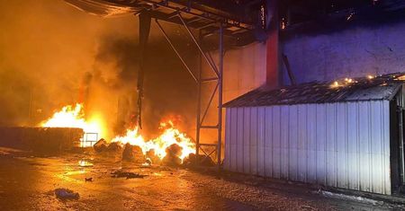 Przemyśl. Gigantyczny pożar odpadów. W akcji 15 jednostek
