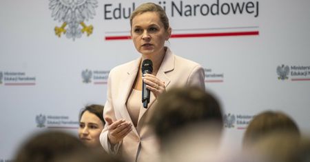 Podwyżki dla nauczycieli 2025. Od kiedy i jakiego rzędu? MEN opublikowało rozporządzenie
