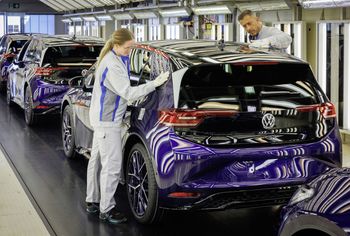 Volkswagen wstrzymuje produkcję elektryków. Popyt rośnie, ale nadal zbyt wolno
