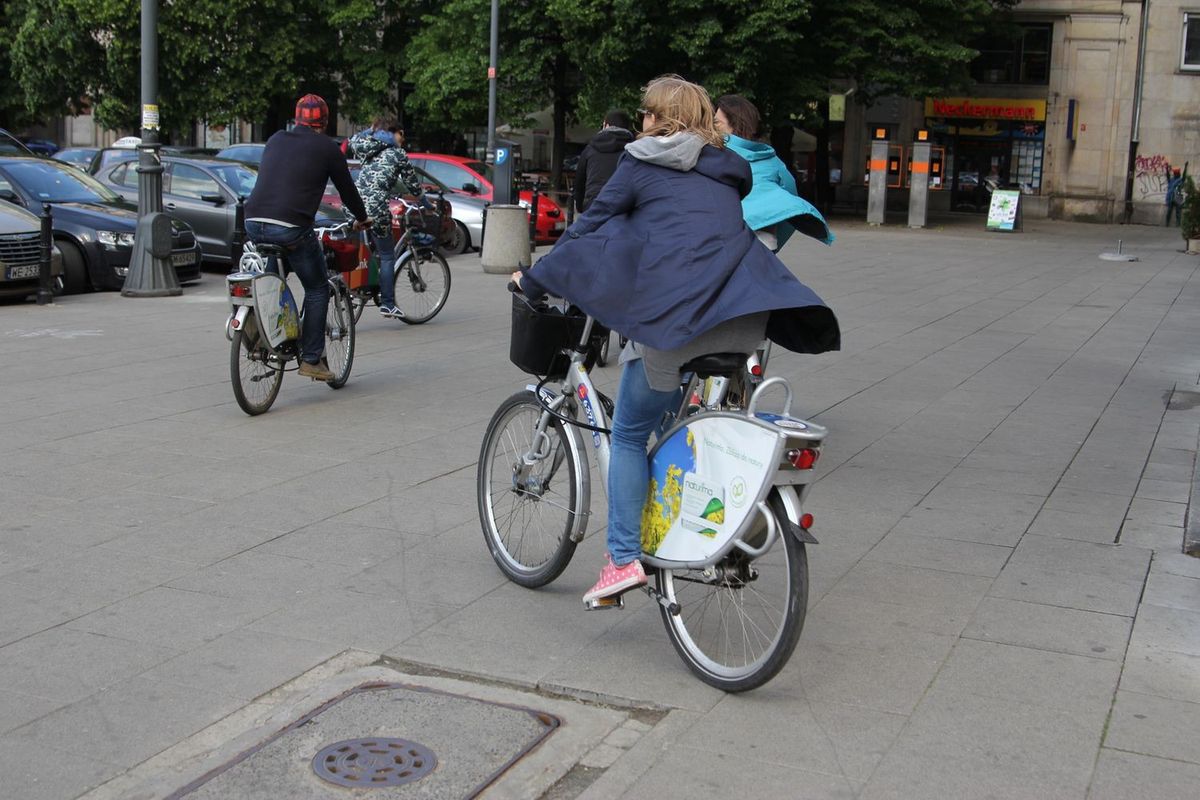 Piesi kontra rowerzyści. "Chodnik nie służy do jazdy. Ścieżka nie jest jego częścią"