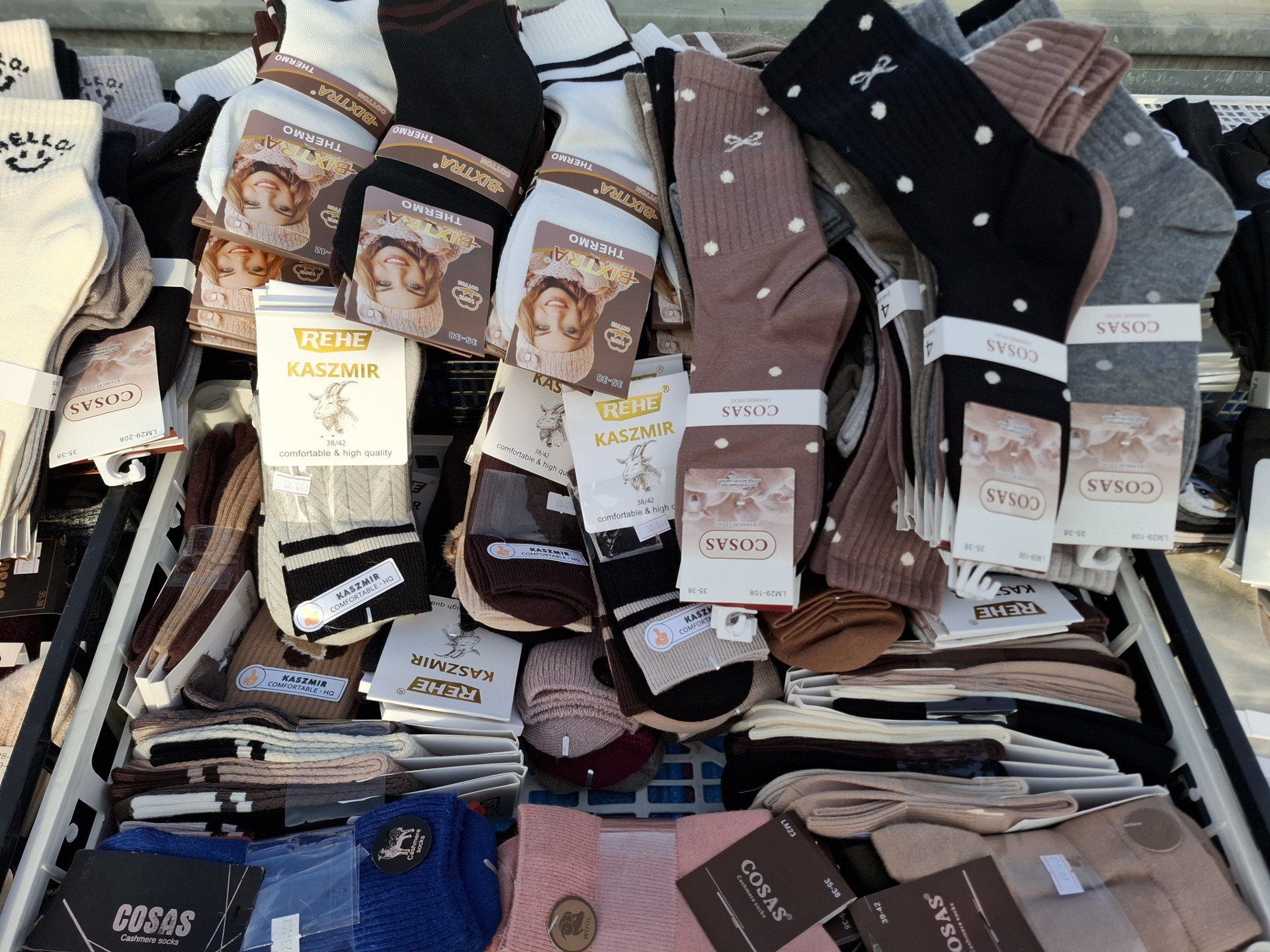 Giełda na ul. Dworaka w Rzeszowie była otwarta w Dzień Zaduszny.