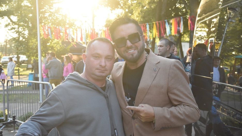 Tłumy na koncercie Andre w Książu Wielkopolskim. Wokalista porwał publiczność do wspólnej zabawy [film, zdjęcia]