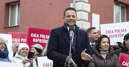 "Skręt w prawo" opłaca się Trzaskowskiemu? Eksperci o ostatnich ruchach