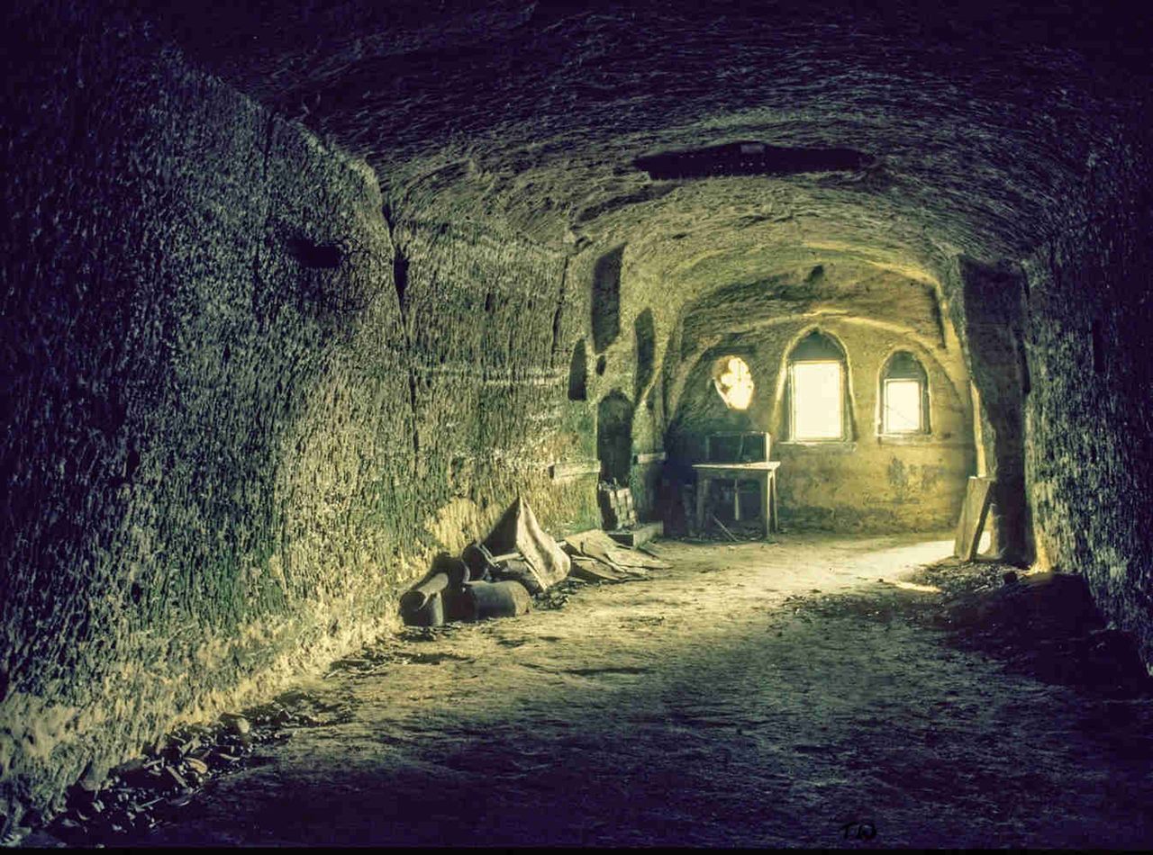 Nieznane tunele pod Nottingham. Według legend ukrywał się tam Robin Hood