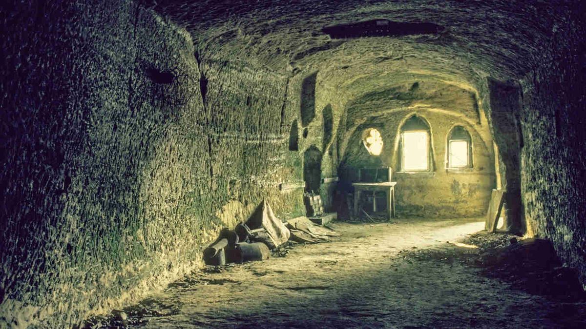 Jedna z jaskiń pod Nottingham (Fishpond Drive, The Park)