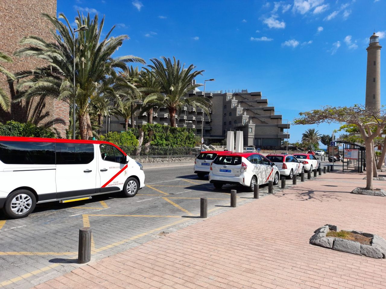 Nielegalne taksówki na lotnisku. Błyskawiczna akcja kontrolna na Kanarach