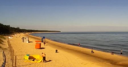 Piątek, godz. 8:55. Niespotykany widok na plaży. Ujęcie z Grzybowa