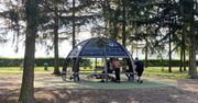 "Planetarium" stanęło przy lotnisku. Kopułę wybudowano z pieniędzy budżetu obywatelskiego Leszna