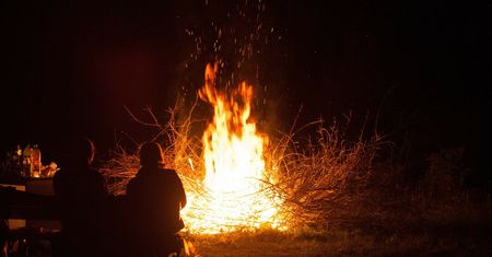 Makabra w Siedlcach. Gasiła ognisko, 60-latka spłonęła żywcem