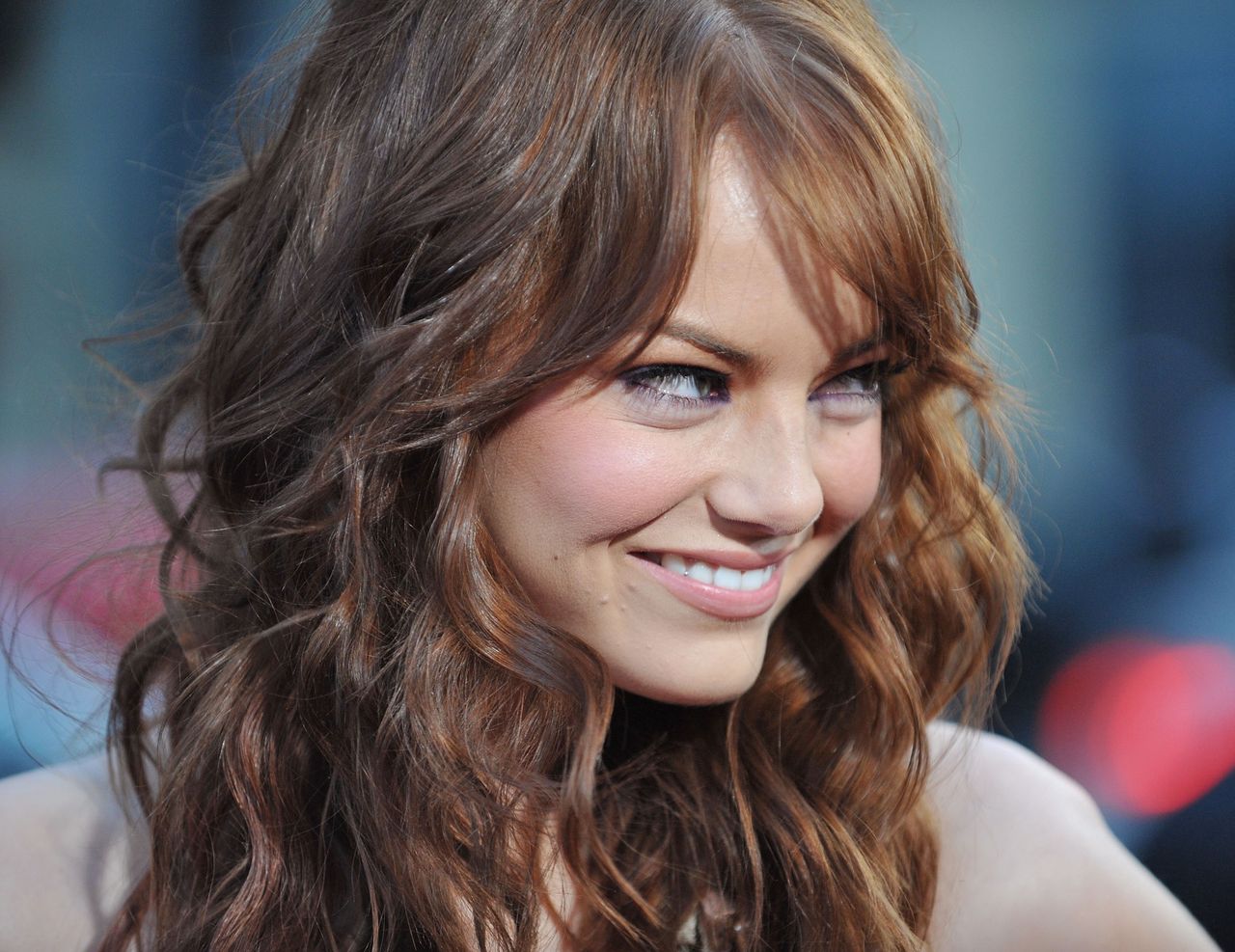 Emma Stone at the premiere of "Ghosts of my Exes" in 2009.
