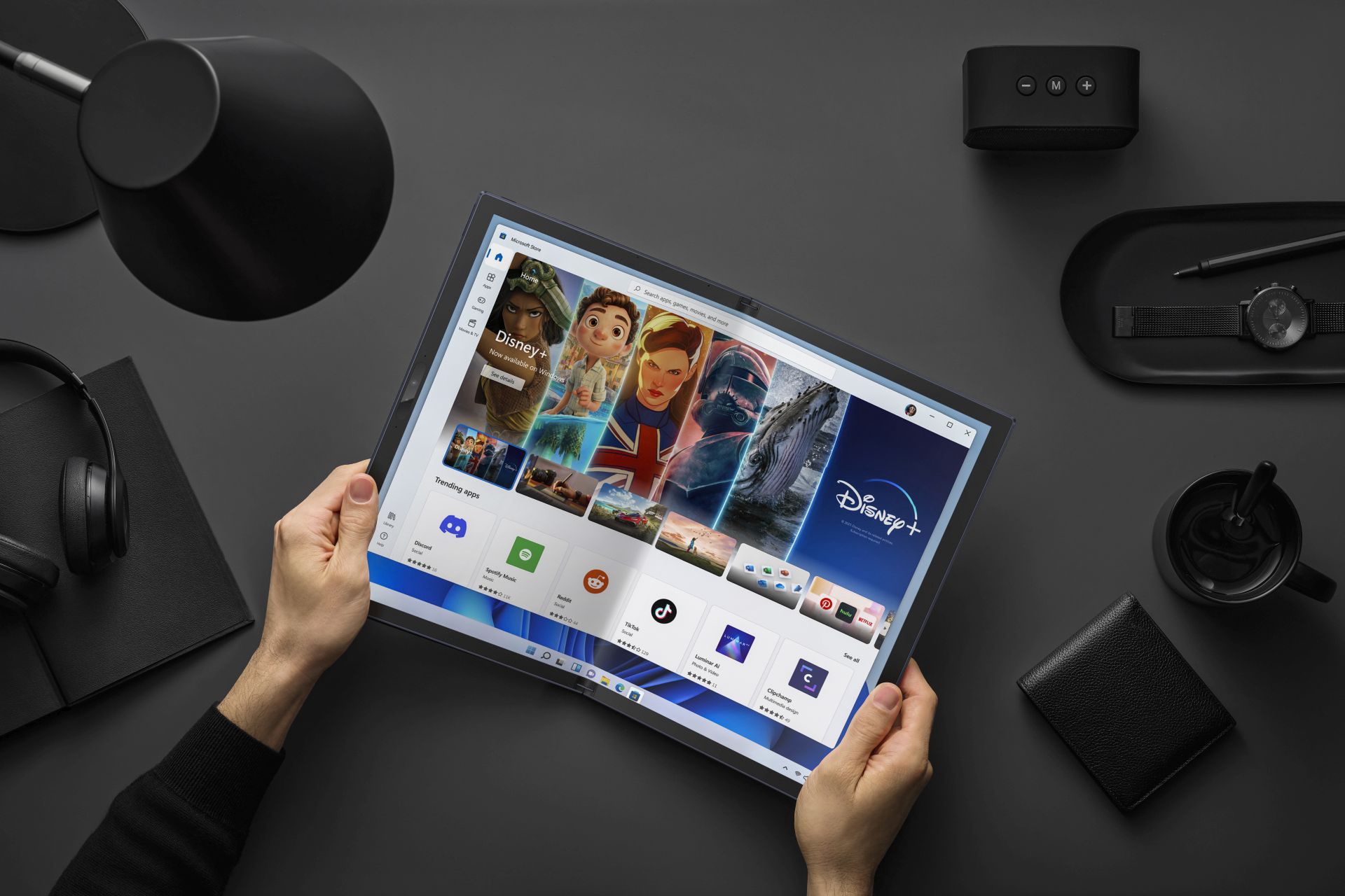 ASUS Zenbook 17 Fold OLED może być używany jako duży tablet 