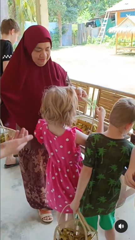 Mama pięcioraczków z Horyńca robi zakupy w Tajlandii. Tyle kupiła za 100 zł