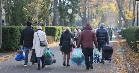 To hit cmentarzy. "Najlepszym rozwiązaniem byłoby ich wycofanie"