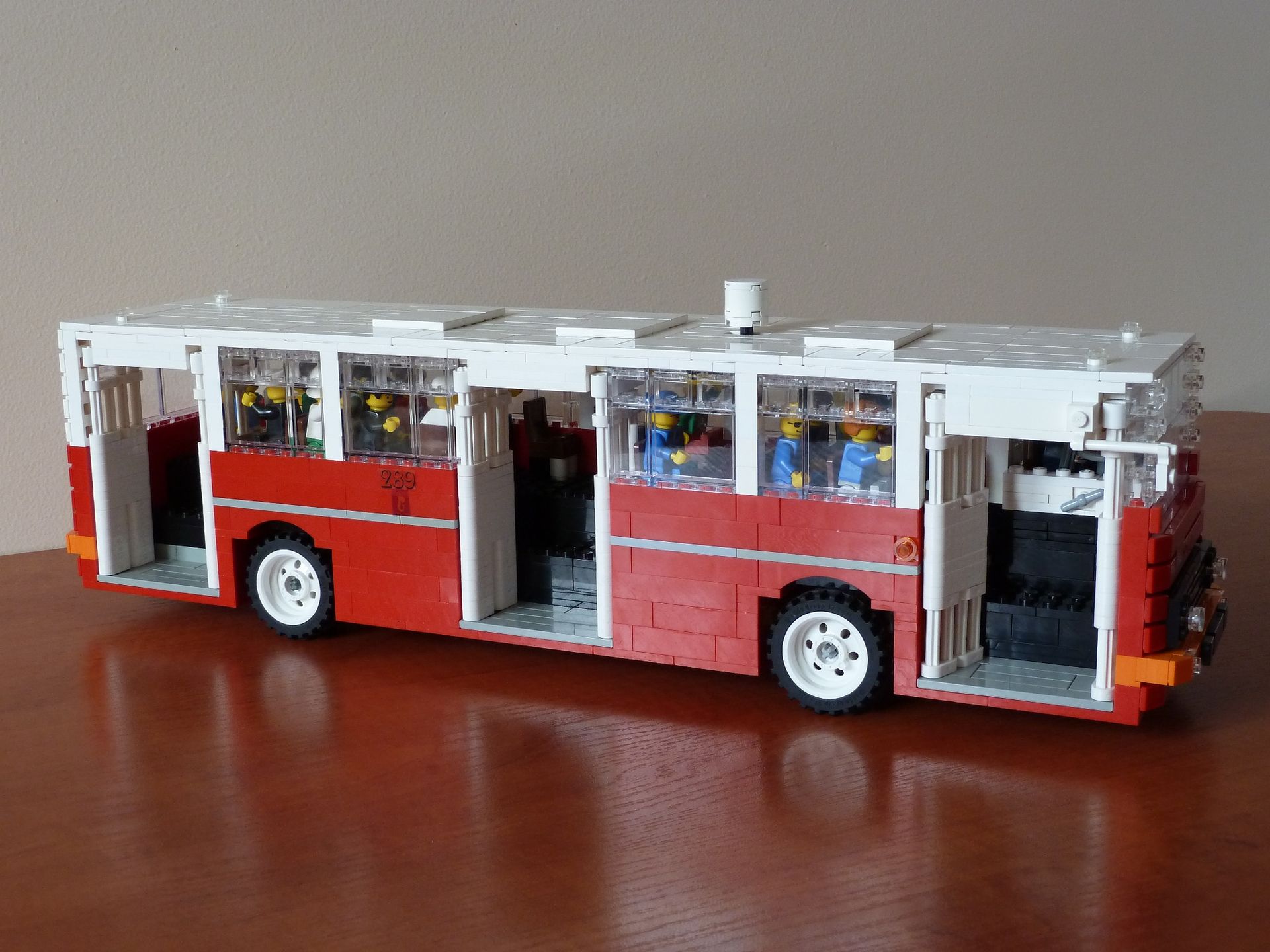 Polak zbudował model autobusu z LEGO. Chce, by projekt stał się oficjalnym zestawem 5