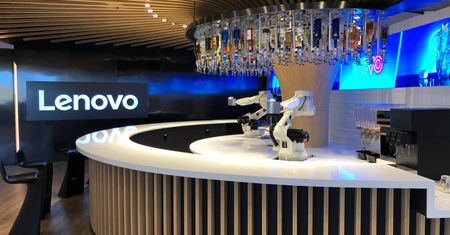 Roboty podające drinki, sklep AI i sen przyszłości. Widzieliśmy centrum innowacji Lenovo w Pekinie