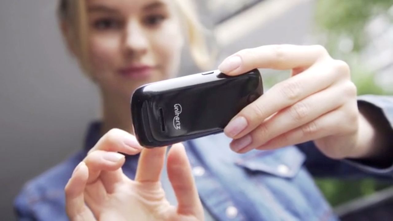 Jelly - miniaturowy smartfon z 2,5-calowym ekranem robi furorę na Kickstarterze