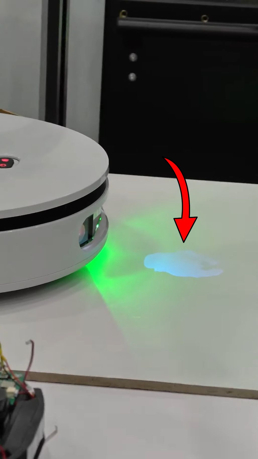 Nowy Dyson widzi niewidzialne plamy. Robot dostał wsparcie UV