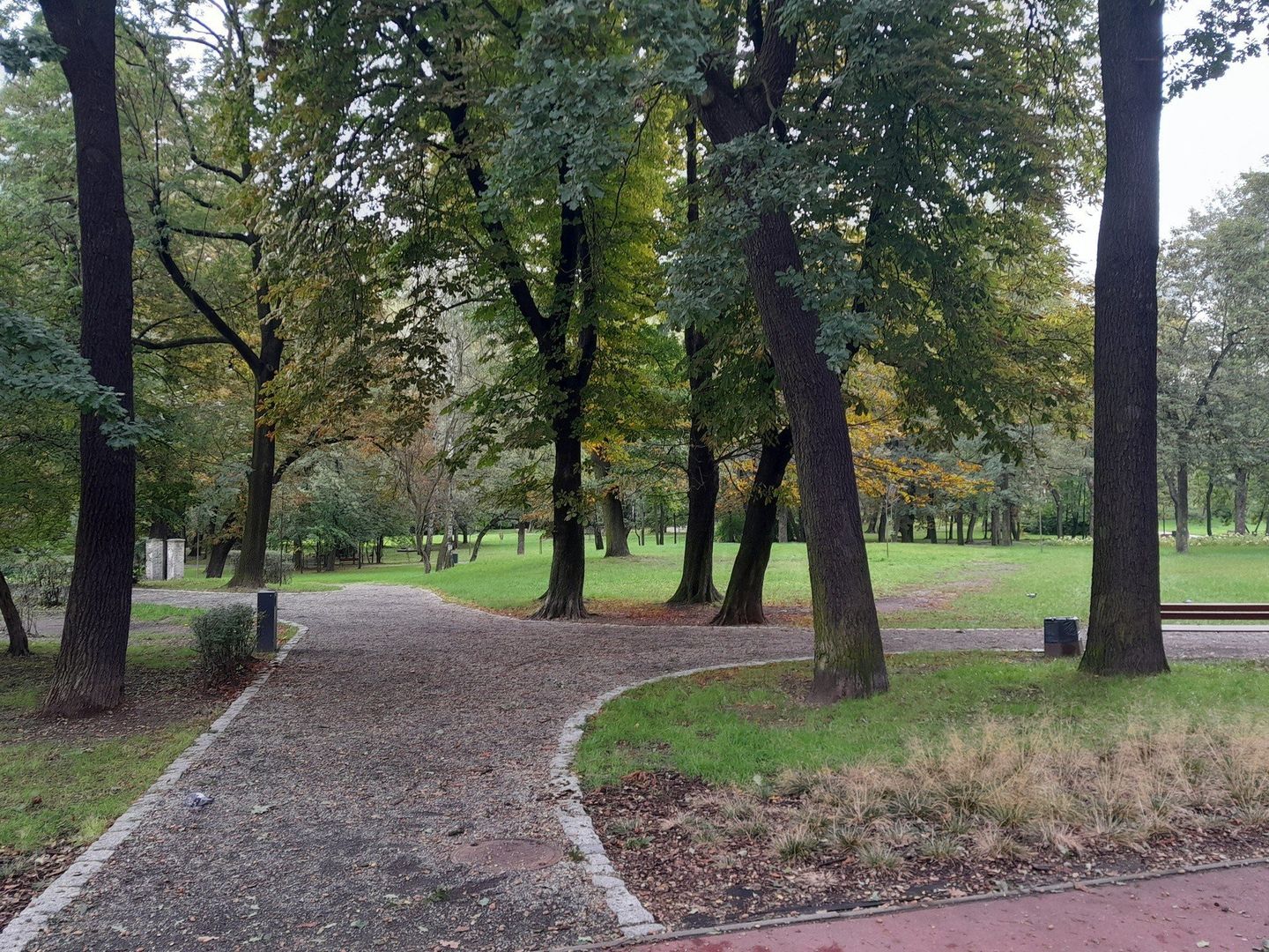 Superjednostka w Rudzie Śląskiej - betonowy kolos w centrum miasta. Zobacz kolejne zdjęcia. Przesuwaj zdjęcia w prawo - naciśnij strzałkę lub przycisk NASTĘPNE