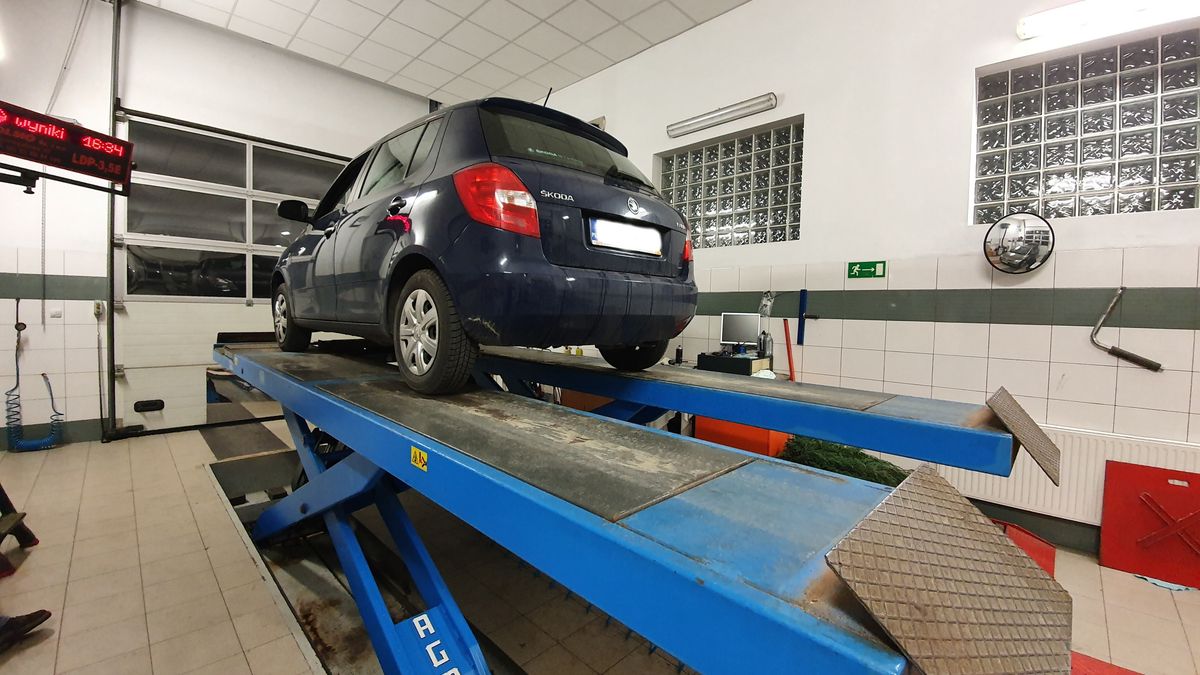 Zatrzymany dowód rejestracyjny odzyskamy tuż po przeglądzie.