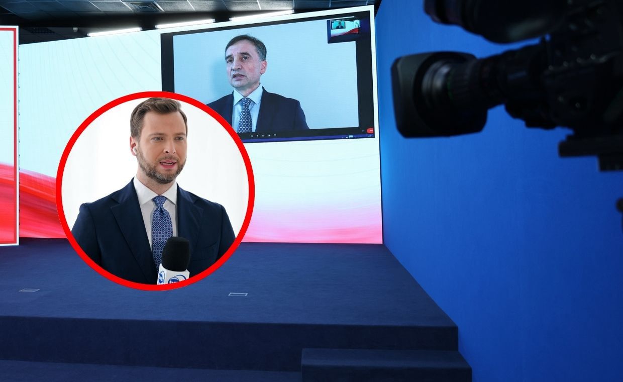 Zadrwił z Ziobry na początku programu. Przywitał widzów z ekranu