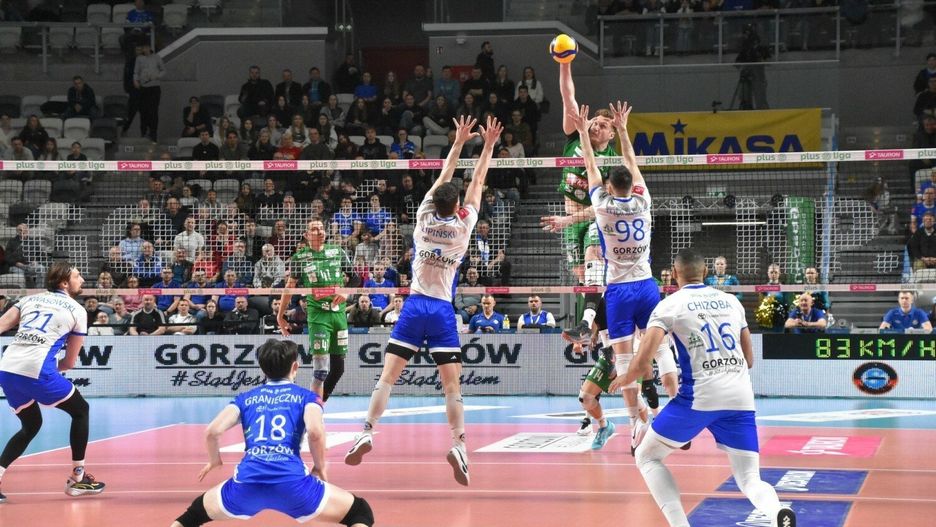 Zarówno na drugie półrocze 2025 i pierwsze pół roku 2026 przyznano łącznie klubom grającym systemem &#34;jesień-wiosna&#34; po 2,755 mln zł.