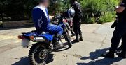Jeździł po lesie crossem. 20-latek nie miał uprawnień, a motocykl badań i ubezpieczenia