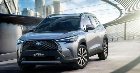 Toyota Corolla Cross zaprezentowana. Kompaktowy crossover z hybrydą pod maską