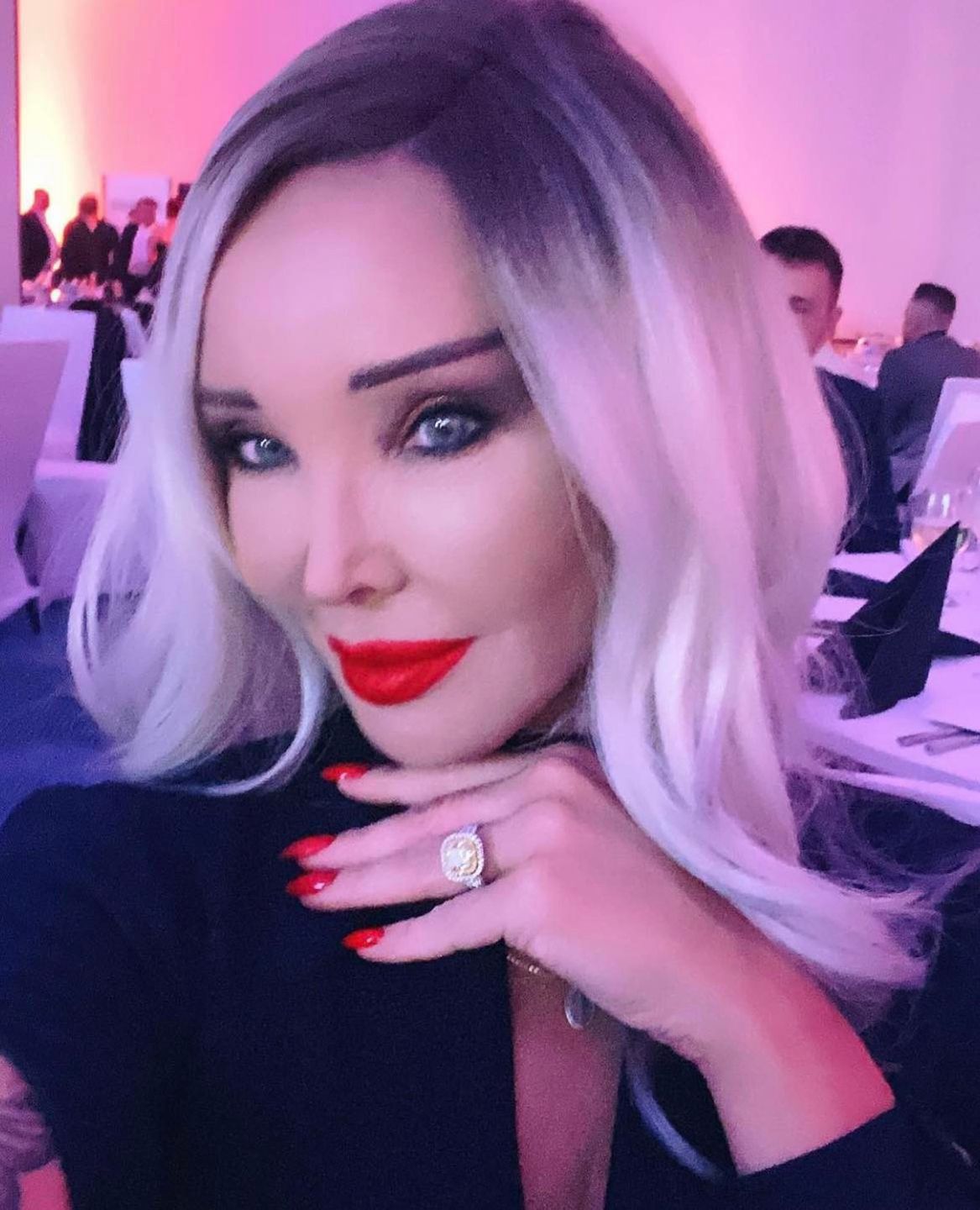 Ewa Minge komentuje traumatyczne wyznania "króliczków" Playboya