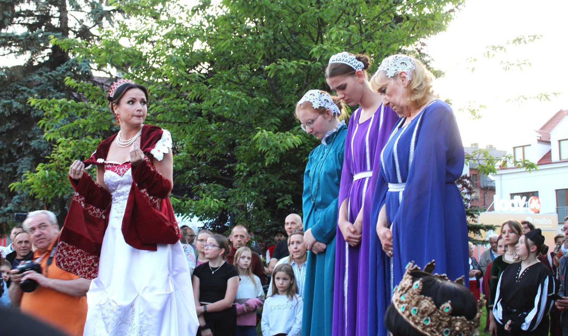 Teatr uliczny Tajemnice Bony Sforzy w Krzeszowicach