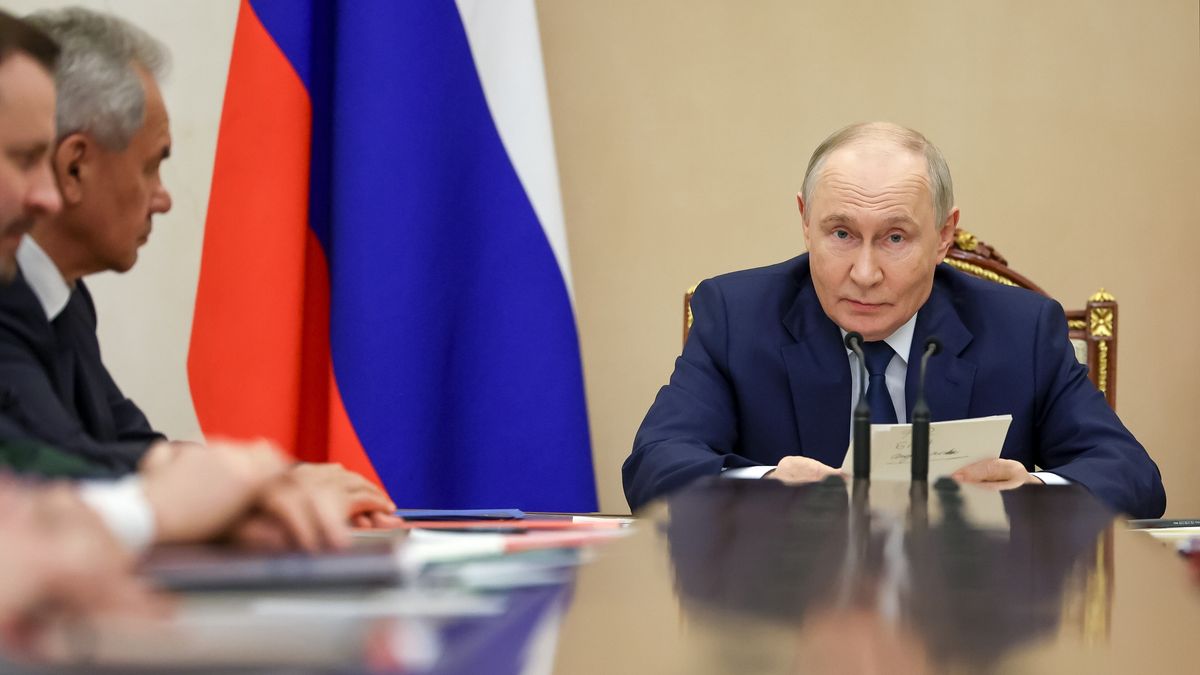 Russian President Putin chairs meeting of Military-Industrial Commission at Kremlin
epa13248848 Russian President Vladimir Putin chairs a meeting of the Military-Industrial Commission at the Kremlin in Moscow, Russia,18 September 2026.  EPA/VYACHESLAV PROKOFYEV/SPUTNIK/KREMLIN / POOL MANDATORY CREDIT 
Dostawca: PAP/EPA.
VYACHESLAV PROKOFYEV/SPUTNIK/KREMLIN / POOL
Russian President, putin, meeting, defense