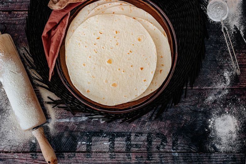 Przepis na domowe placki tortilli. Potrzebujesz tylko 4 składników