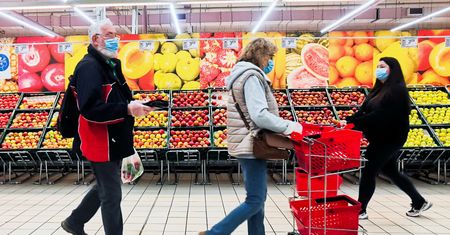 Premier obiecuje oszczędności po obniżce VAT-u. Na ile można liczyć?