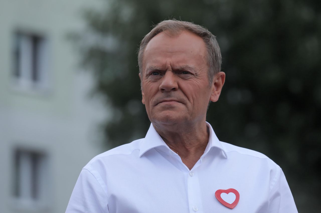 Przewodniczący Platformy Obywatelskiej Donald Tusk przemawia podczas spotkania z sympatykami ugrupowania w Legionowie