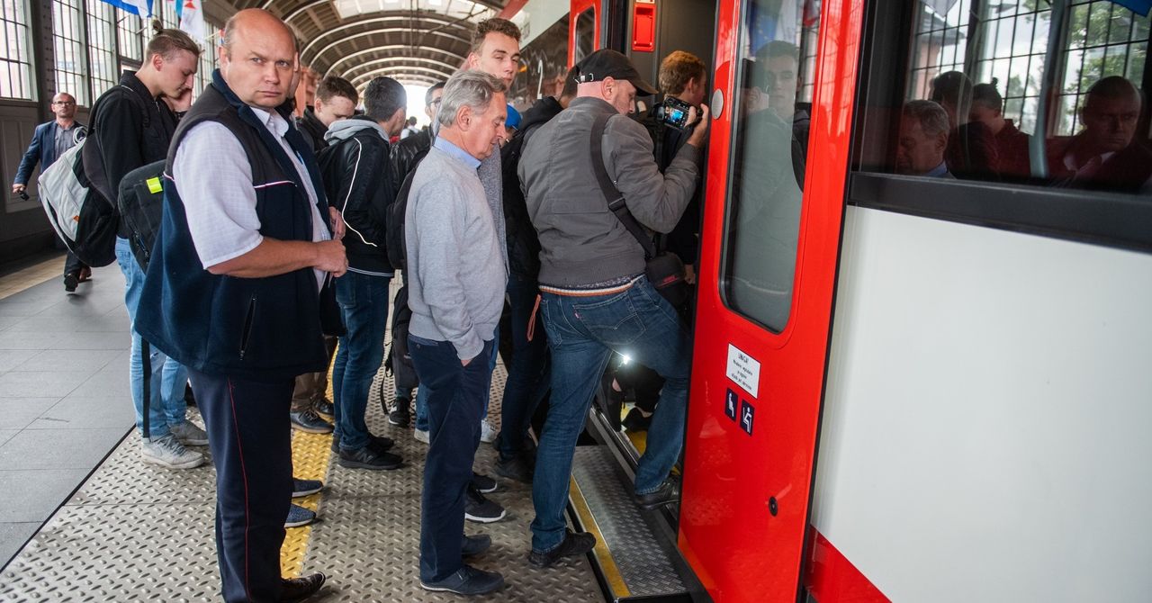 Koleje Wielkopolskie odebrały nowe pociągi. Już wożą pasażerów