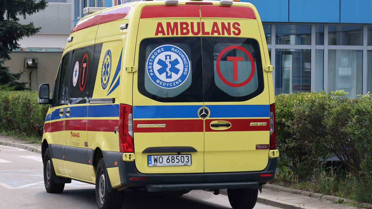 Mazowiecki Szpital Br�dnowski
Warszawa, 05.08.2025. Mazowiecki Szpital Br�dnowski, 5 bm. w Warszawie.
(awol) PAP/Albert Zawada
Albert Zawada
choroba, leczenie, pacjenci, pacjent, pnp, pnp foto, pogotowie ratunkowe, ratowwnictwo medyczne, szpital, s�u�ba zdrowia, kompleks szpitalny, medycyna, plac�wka medyczna, ul. Kondratowicza 8, ochrona zdrowia, ambulans, karetka pogotowia