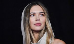 Pokazała przesyłkę. Nie kryła zaskoczenia